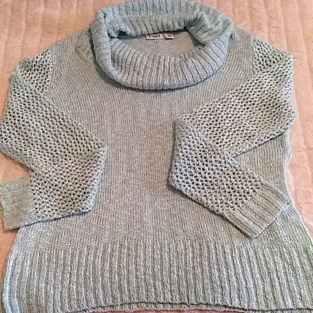 Crocheted Arms Light Sweater XL